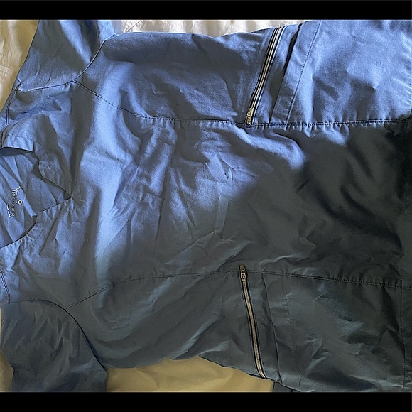 Pants - Butter soft scrub set. V-neck with 2 pockets, 4 pocket Jogger. Light blue (M)